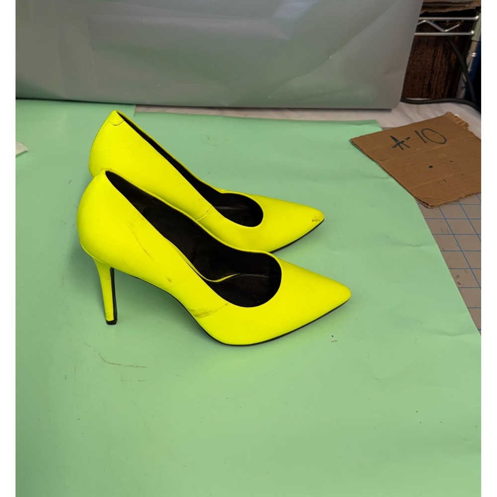 Michael Kors Women's Neon Yellow Pointed Toe Stiletto‎ Heel Pumps Size 7.5M